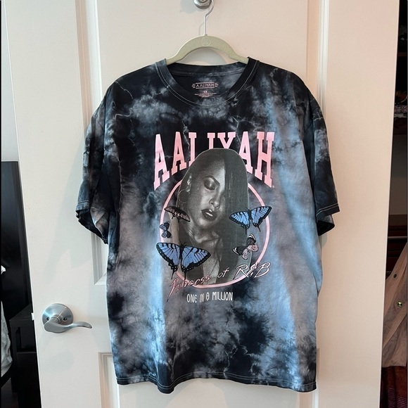 Tie Dye Aaliyah Butterfly Graphic T-Shirt - Picture 7 of 12
